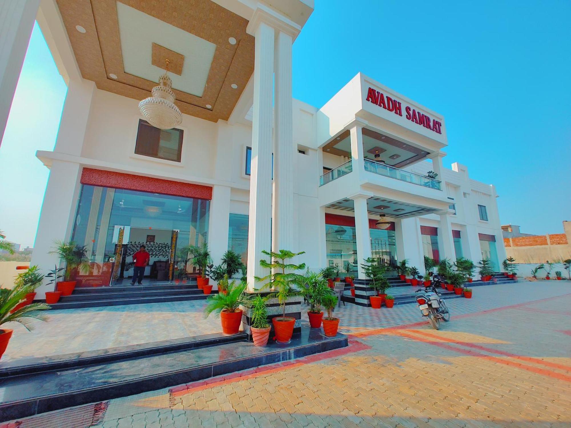Awadh Samrat Resort Ayodhya Exterior foto