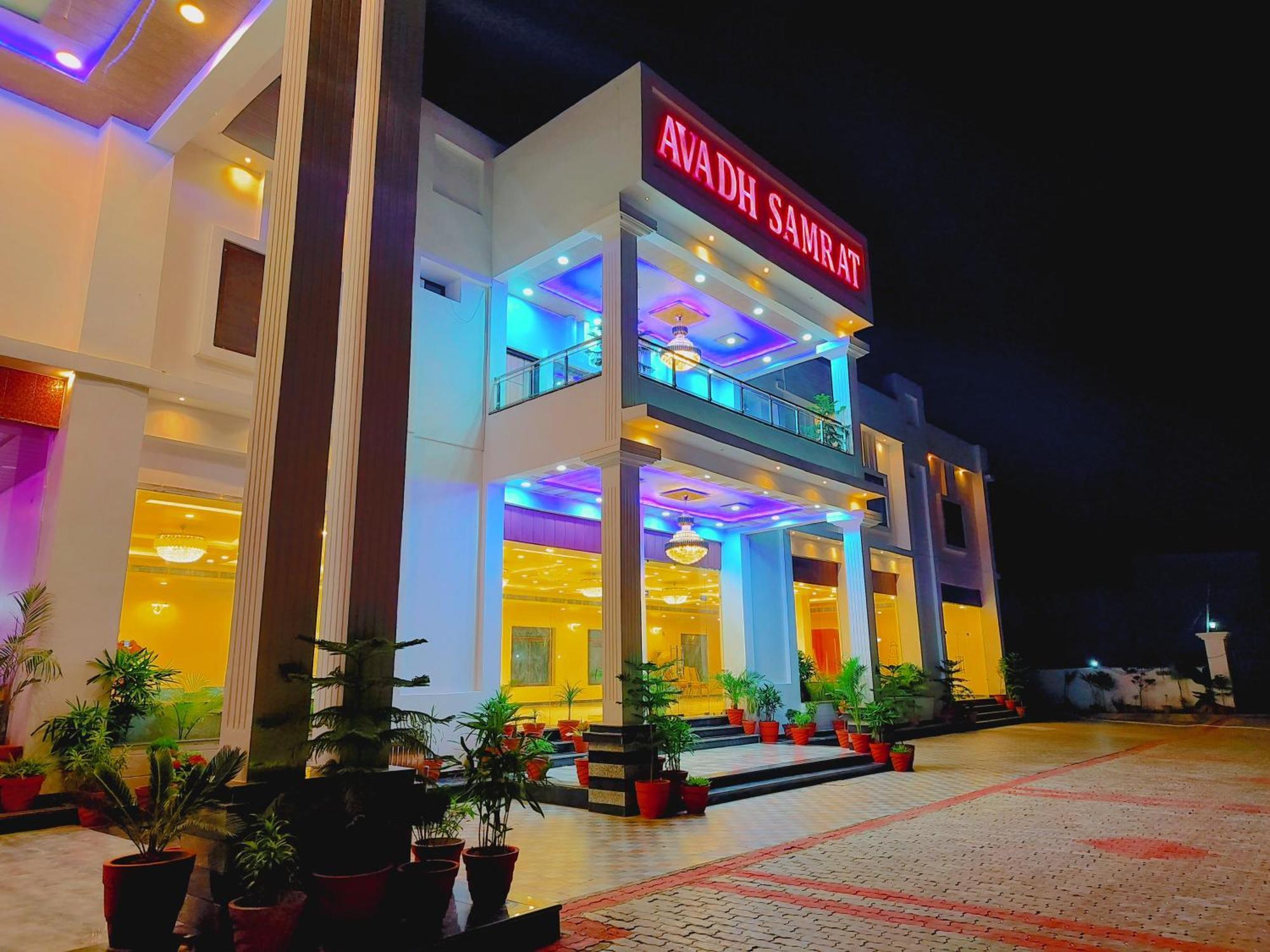 Awadh Samrat Resort Ayodhya Exterior foto